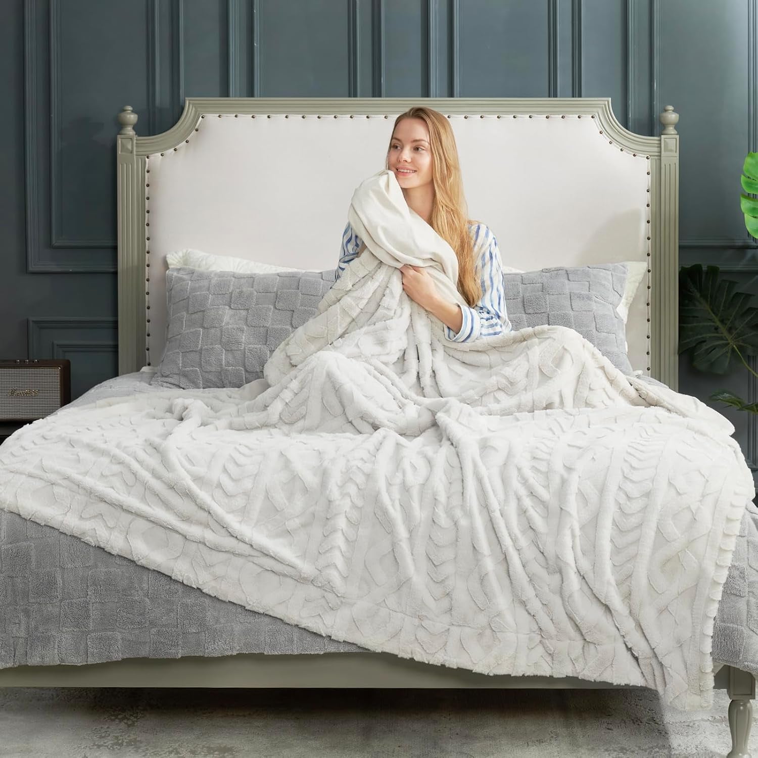 Faux Fur Throw Blanket for Couch, Jacquard Fuzzy Plush Soft Thick Winter Throw Blanket for Sofa Bed Living Room Bedroom,60"X80" Beige