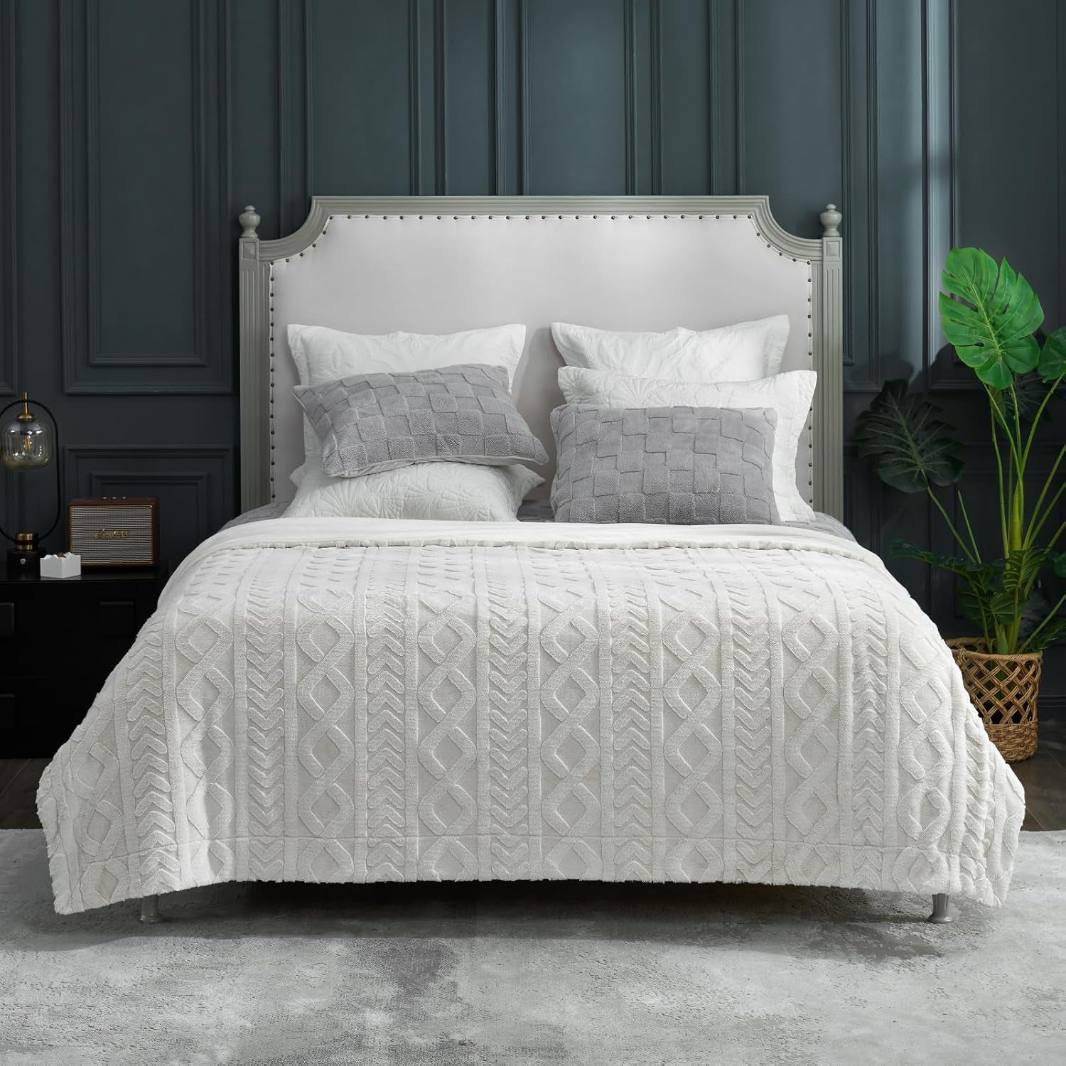 Faux Fur Throw Blanket for Couch, Jacquard Fuzzy Plush Soft Thick Winter Throw Blanket for Sofa Bed Living Room Bedroom,60"X80" Beige