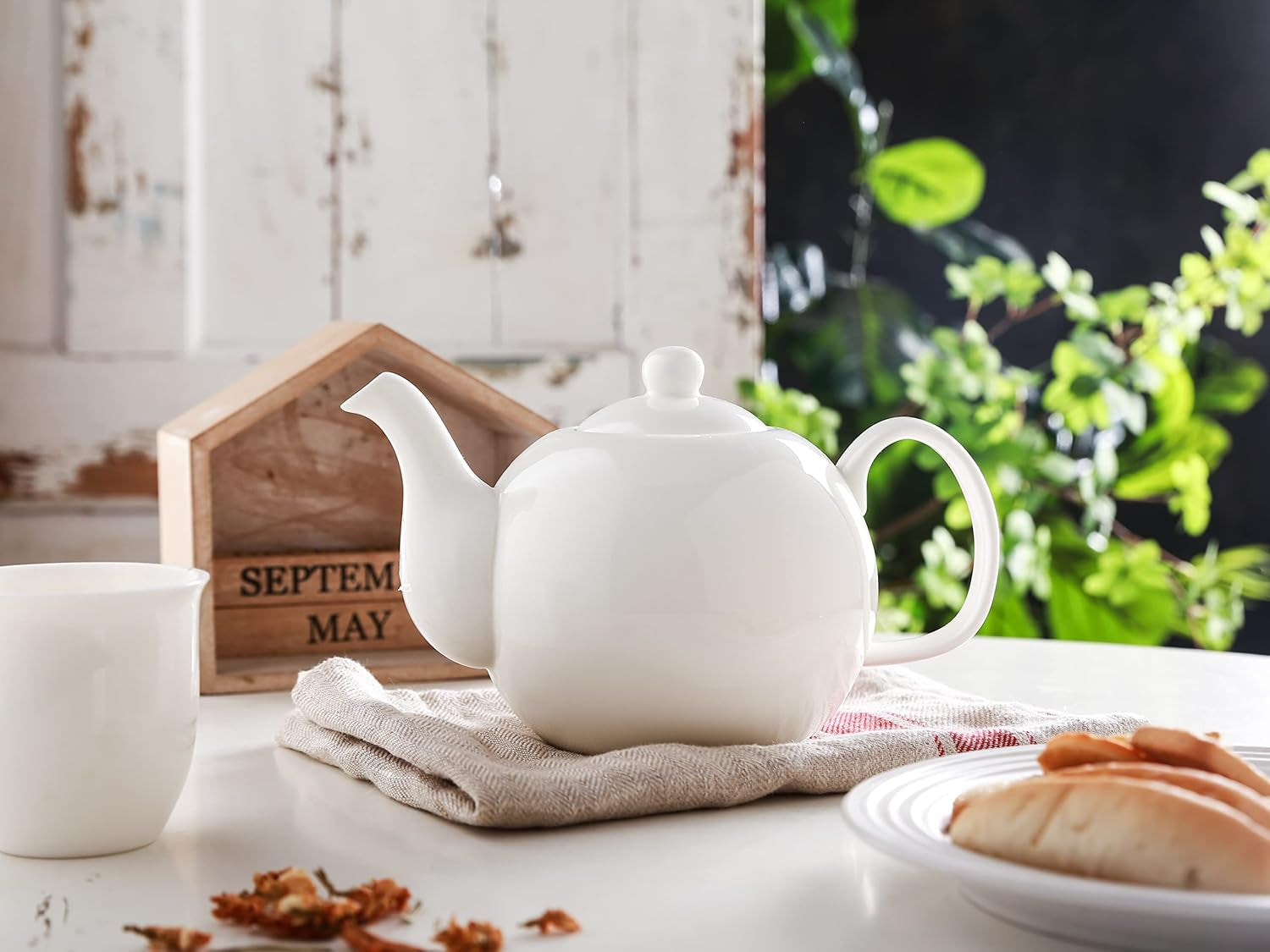 The Morning Fog Teapot – English Porcelain